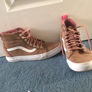 High top vans!! Women’s 8 men’s 6.5